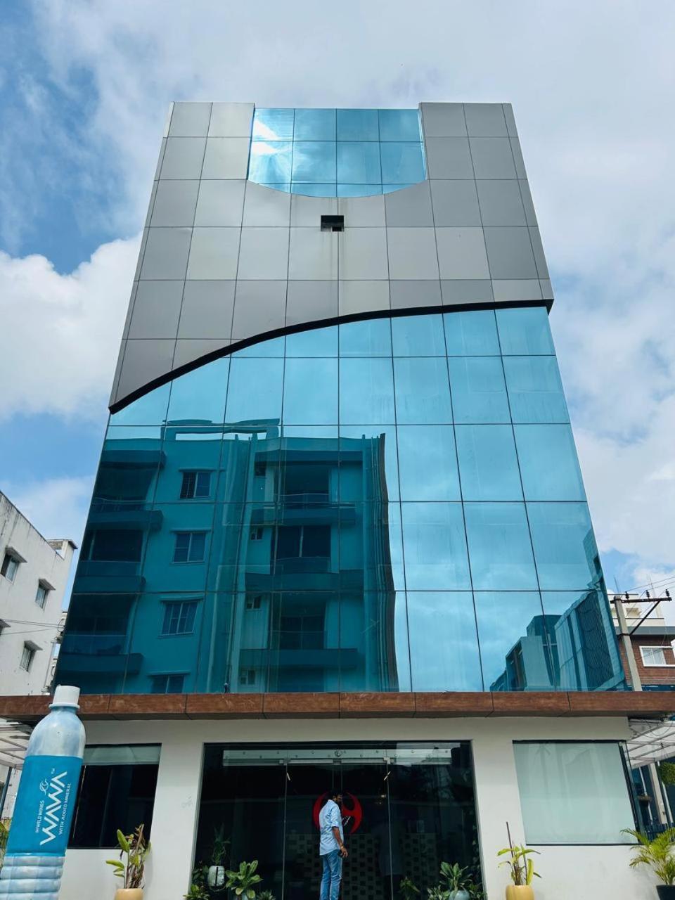 Wild Wings Premium Hotel Hyderabad Bagian luar foto