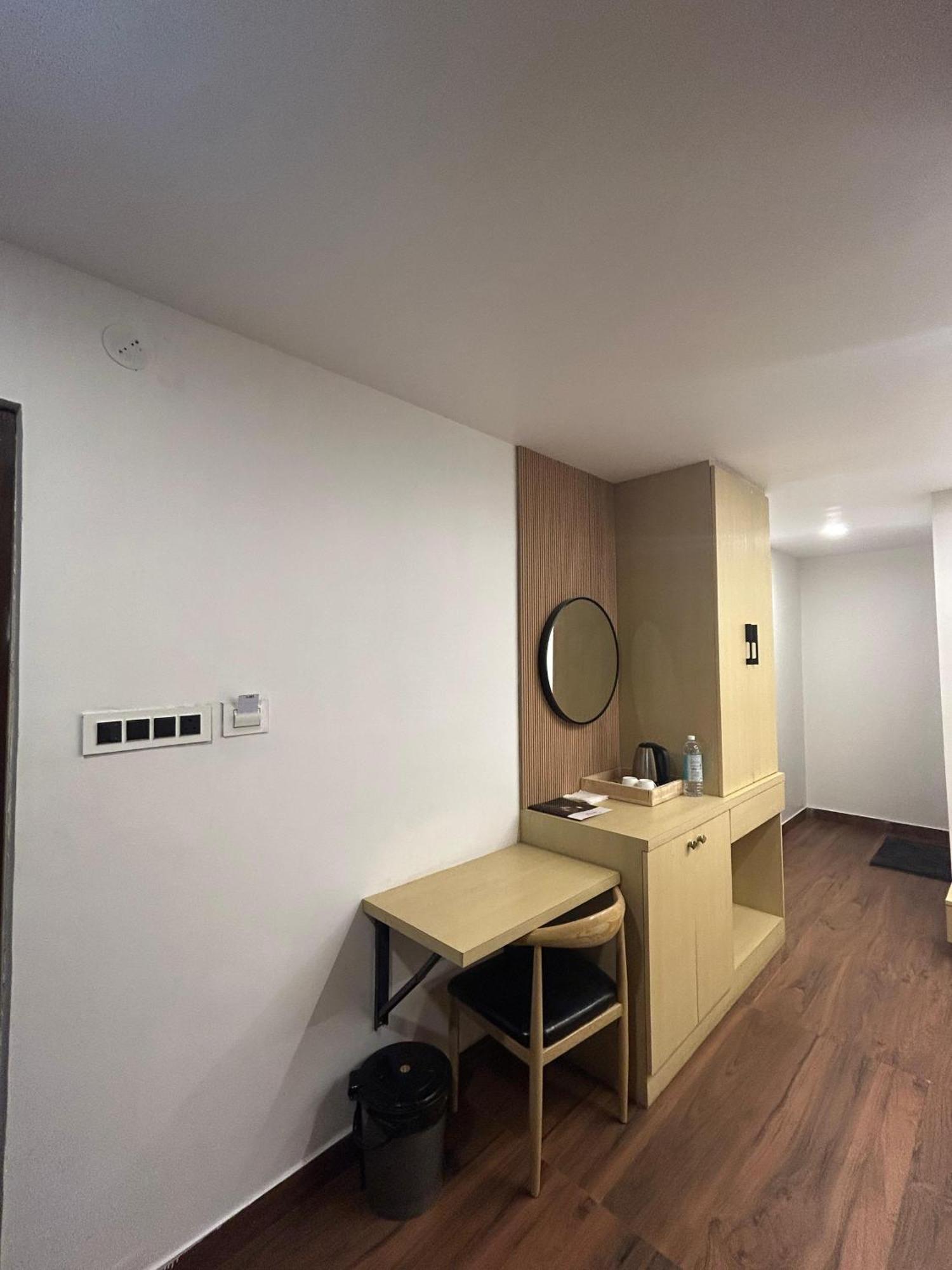Wild Wings Premium Hotel Hyderabad Bagian luar foto